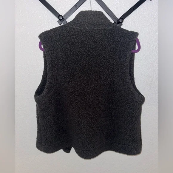 Aerie Black Sherpa Fleece Vest Size Large Button Front Cozy Lined Fall Winter - Picture 4 of 4